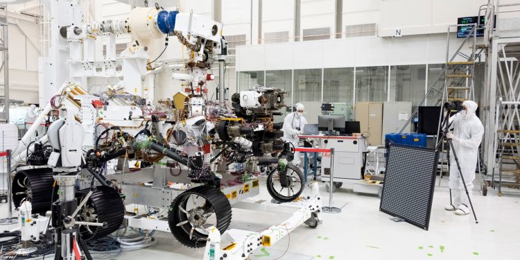 NASA's Mars 2020 rover undergoes 'eye' test