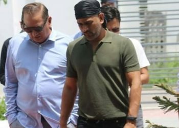 Dhoni was spotted wearing a black bandana on his head at the Jaipur airport Saturday.
