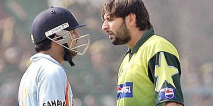 Gautam Gambhir (L) and Shahid Afridi. File pic