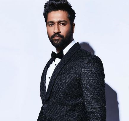 Uri actor Vicky Kaushal made 'rotis' for Indian Army; See pics - OrissaPOST