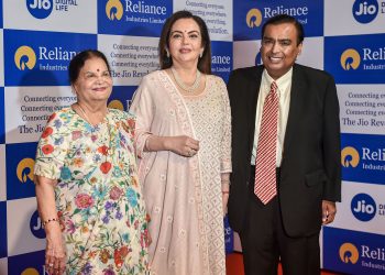 Mukesh Ambani (R), along with his wife Nita Ambani (C) and mother Kokilaben Ambani