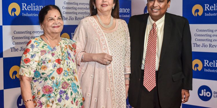 Mukesh Ambani (R), along with his wife Nita Ambani (C) and mother Kokilaben Ambani