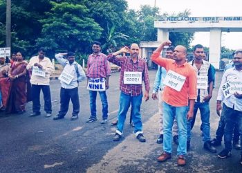 Workers oppose NINL privatisation bid, hold protests