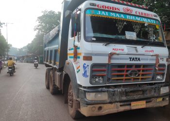 ‘Heavy’ vehicles ply Barbil roads albeit ban order