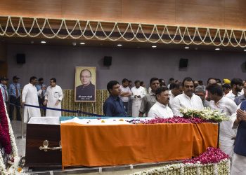 J&K Governor Satya Pal Malik paying his last respects to former Finance Minister Arun Jaitley