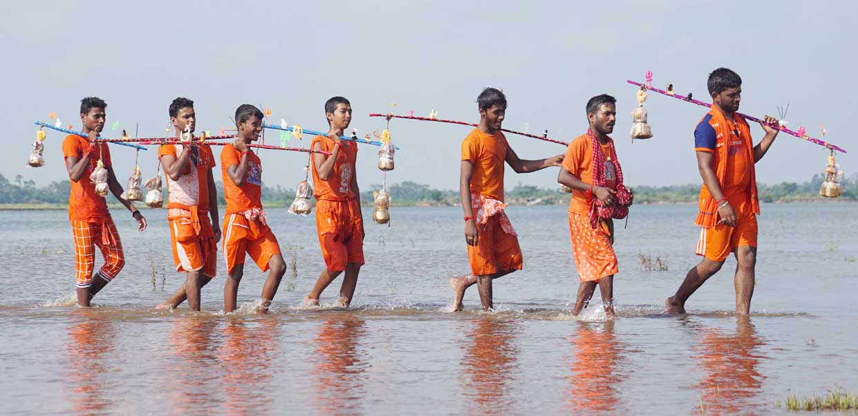 Shravan month-Bol Bam Yatra to Shiva temple-Katak Mahanadi Gadagadiaghata-kaudia