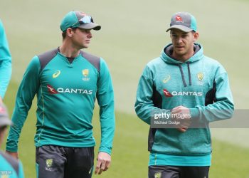MELBOURNE, AUSTRALIA - DECEMBER 24:  Steve Smith talks with Tim Paine (R) during an Australian nets session at the Melbourne Cricket Ground on December 24, 2017 in Melbourne, Australia.  (Photo by Michael Dodge/Getty Images)