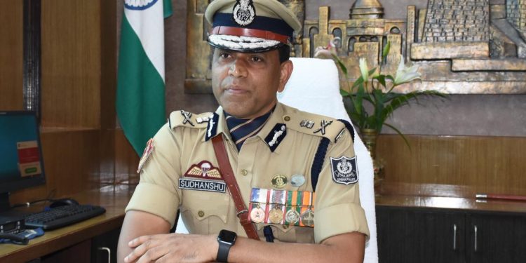 Twin city Police Commissioner Sudhanshu Sarangi urges IOCL, HPCL to maintain supply of LPG cylinders 