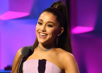 Ariana Grande drops 'boyfriend'