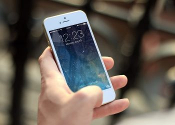 Study says cellphone breaks not good for brain