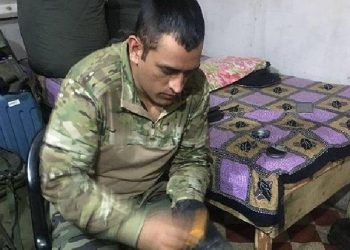 A picture of MS Dhoni polishing army boots goes viral