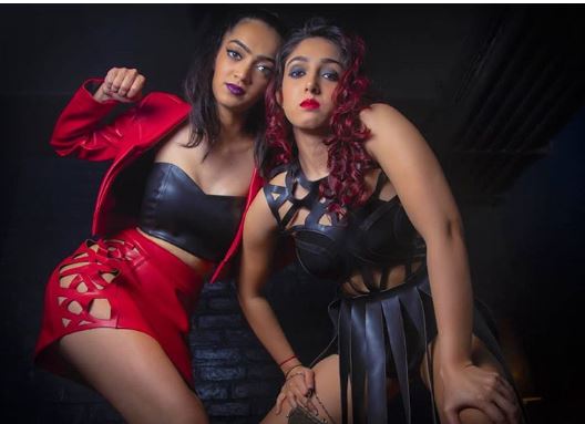 Aamir's daughter raises temperature in black; See pics