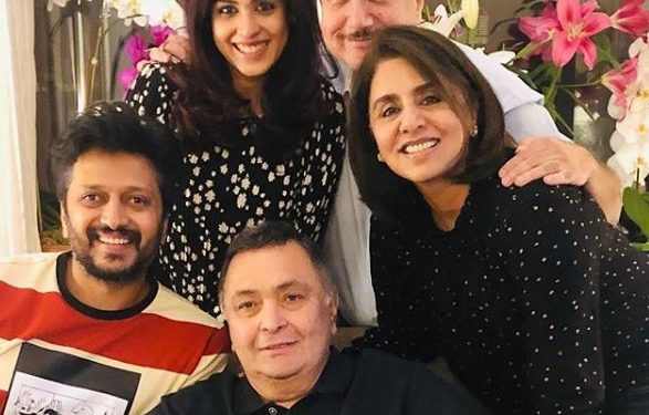 Rishi enjoys 'ghar ka khana' with Riteish, Genelia in NY