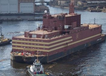 Loaded with nuclear fuel, the Akademik Lomonosov will leave the Arctic port of Murmansk to begin its 5,000 kilometre voyage to northeastern Siberia.