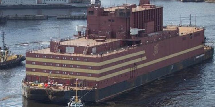 Loaded with nuclear fuel, the Akademik Lomonosov will leave the Arctic port of Murmansk to begin its 5,000 kilometre voyage to northeastern Siberia.