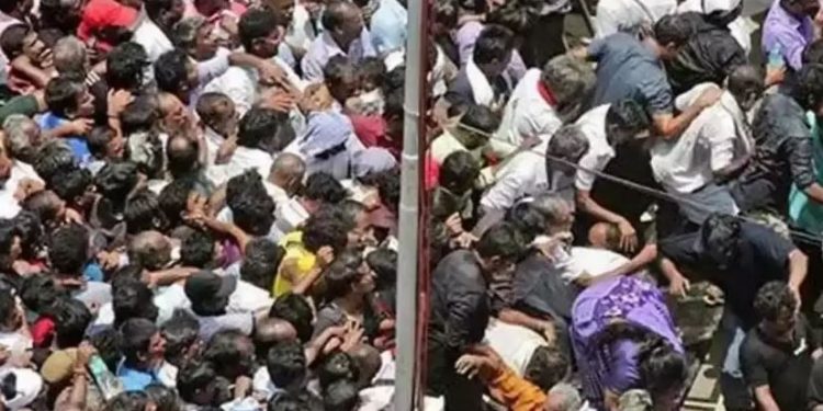 Viral video explains 3 life-saving tips to survive a deadly stampede – Watch now!
