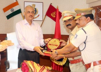 Odisha DGP RP Sharma handing over the memento and citation to officials of the Tarabha Police Station