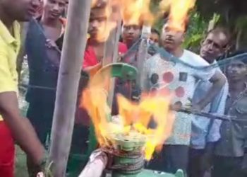 Inflammable gas comes out from new tube well