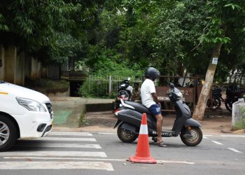 Bikers Violating traffic and road safety rules at Capital house square in Bhubaneswar  Pics; Bikash Nayak