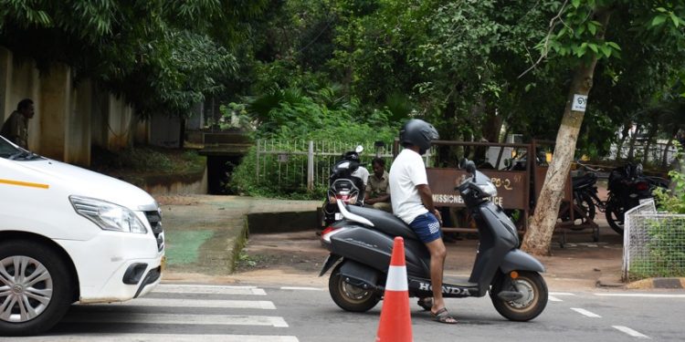 Bikers Violating traffic and road safety rules at Capital house square in Bhubaneswar  Pics; Bikash Nayak