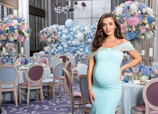 ‘2.0’ actress Amy Jackson flaunts baby bump in maternity shoot; See pics