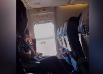 Woman opens plane's emergency exit for fresh air; Video goes viral