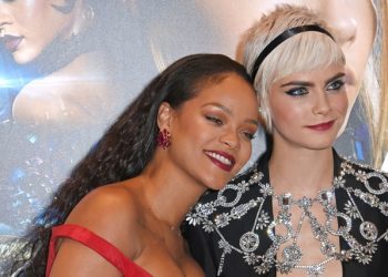 Rihanna (L) and Cara Delevingne