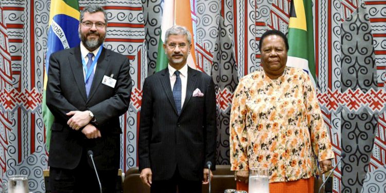 S Jaishankar (Centre) in New York