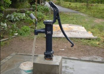 Lone tube well dispenses saline water; Locals fume