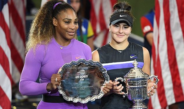 Serena Williams (L and Bianca Andreescu pose with their trophies