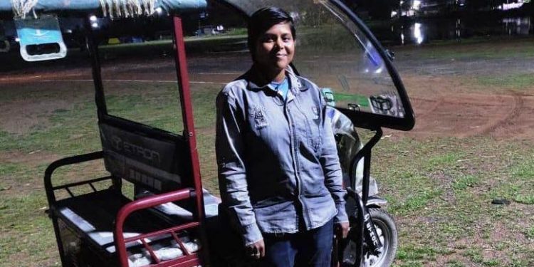 Meet Sunita, Odisha’s first e-rickshaw driver 
