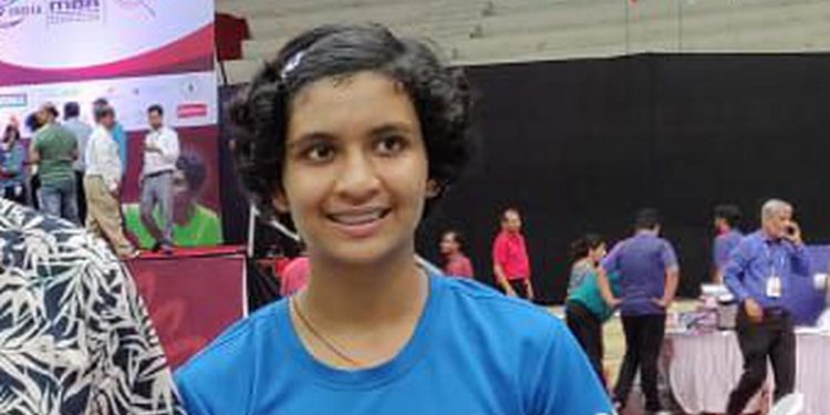 Tasnim Mir won the gold in girls' singles category