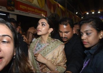 According to reports, Deepika's bodyguards had a tough time escorting the 33-year-old star for a darshan.