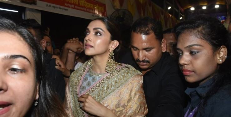 According to reports, Deepika's bodyguards had a tough time escorting the 33-year-old star for a darshan.