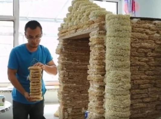 Surprising! A house made up of Noodles