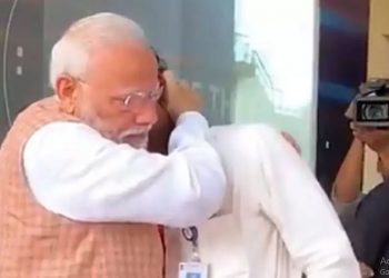 A video of Sivan breaking down on PM Modi’s arms has gone viral on the internet.