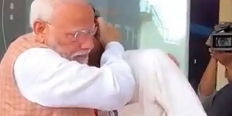 A video of Sivan breaking down on PM Modi’s arms has gone viral on the internet.