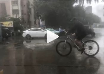 Salman rides bicycle to 'Dabangg 3' set in Mumbai rains