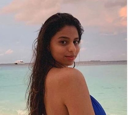 Video of Suhana Khan chilling with new friends goes viral