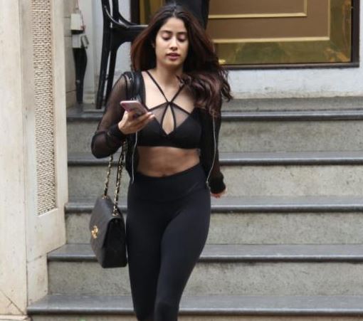 Janhvi Kapoor flaunts her toned midriff in athleisure; See pics