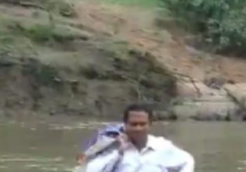 Malkangiri teachers walk through swollen river to reach school