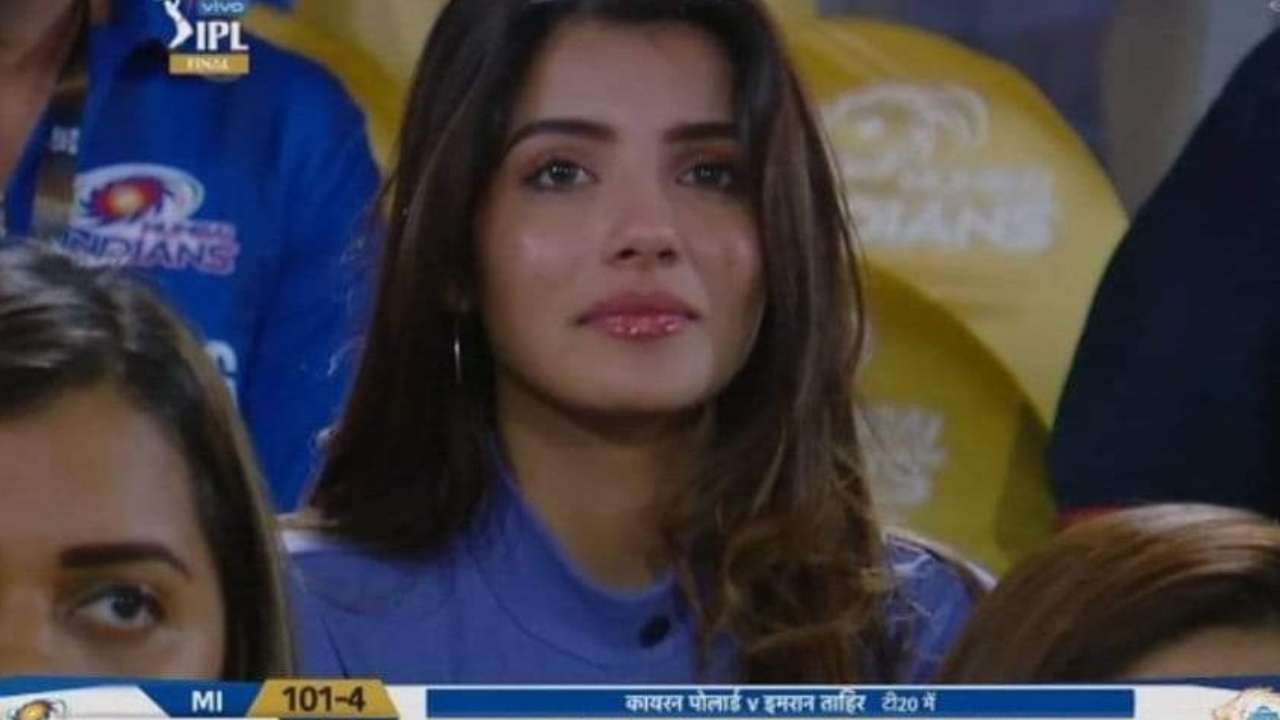 These girls became famous while watching a cricket match in a stadium
