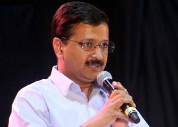 Kejriwal changes track, stops targeting Modi on Twitter