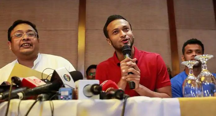 Shakib Al Hasan (L) and Nazmul Hassan