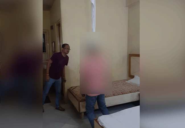 RBI general manager found hanging in hotel room