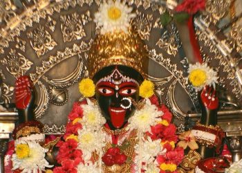 In this temple, Maa Kali’s statue mysteriously changes its position