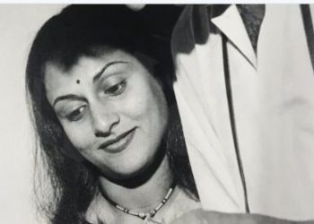Megastar Amitabh Bachchan shares unseen pic of 'better half' Jaya on Karwa Chauth