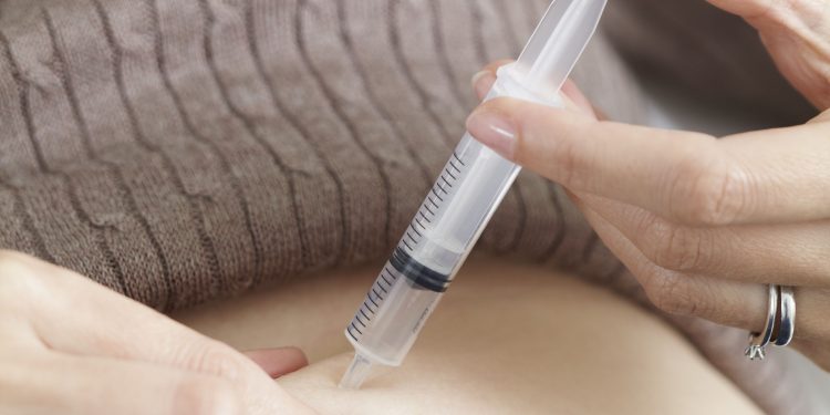 Pharmacist leaves needle in girl’s waist