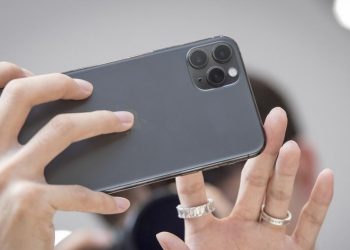 Night Mode on iPhone 11 Pro hailed for low-light Diwali snaps
