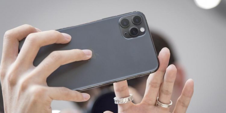 Night Mode on iPhone 11 Pro hailed for low-light Diwali snaps